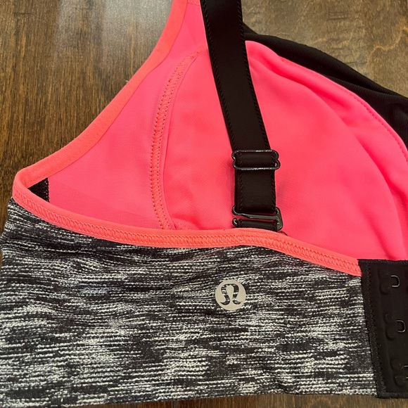 Lululemon Ta Ta Tamer Ill Sports Bra Dramatic Static White Black size 36C - Picture 6 of 8